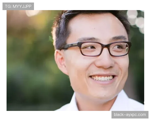 陈艺文手抱外卖，脚边那个名牌包好像在嘲笑我的存款